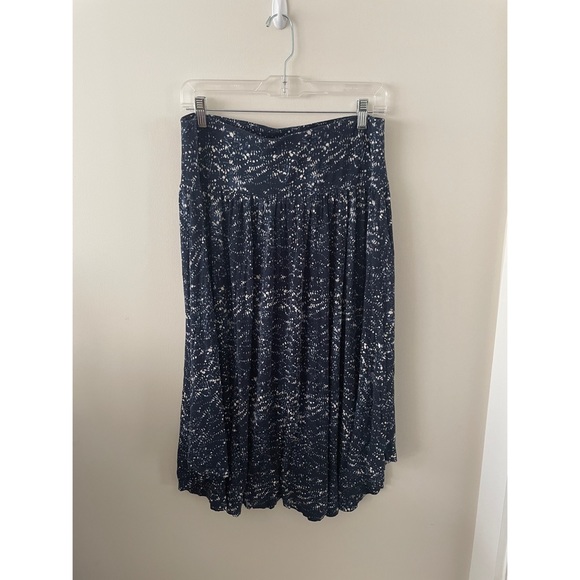 LOFT Dresses & Skirts - 🌿 Loft Blue & White Comfy Midi Skirt